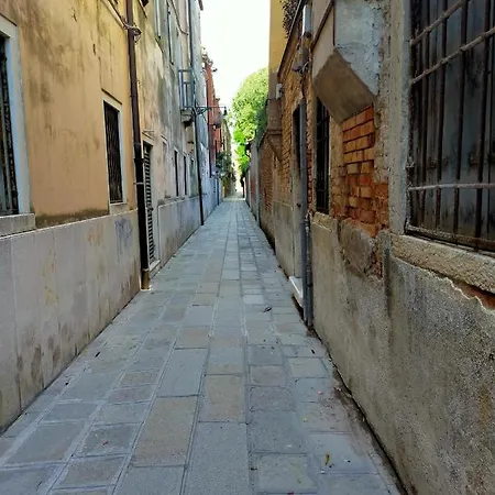 Biennale Near San Marco Daire
