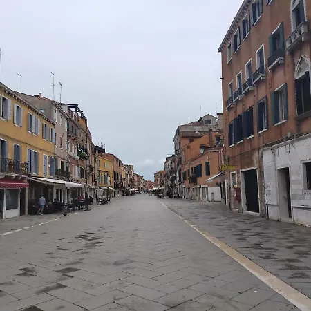 Biennale Near San Marco * Venedik